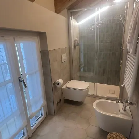 Lakeview Jonny House On The Roofs *