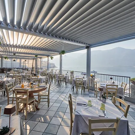 Lakeview Jonny House On The Roofs