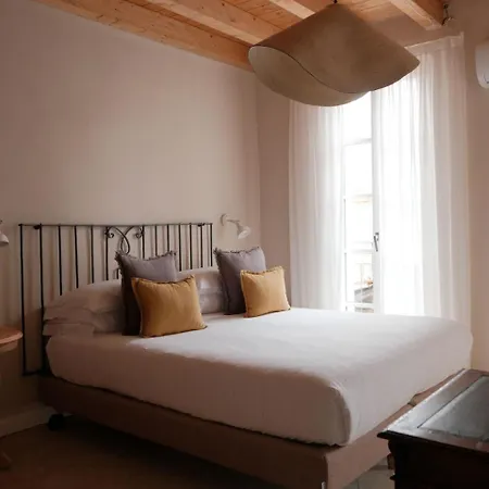 Lakeview Jonny House On The Roofs