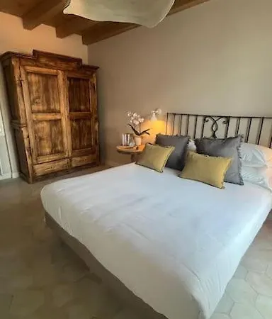 Lakeview Jonny House On The Roofs *