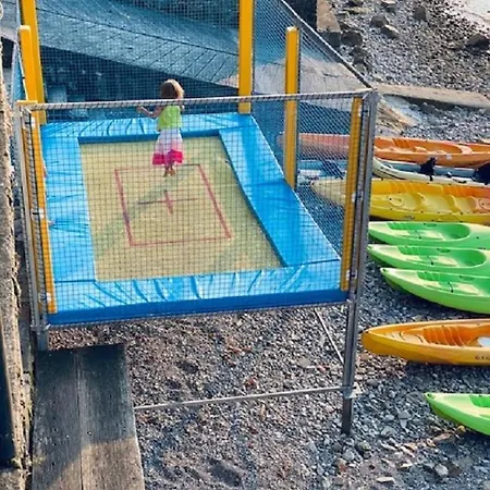 Lakeview Jonny House On The Roofs