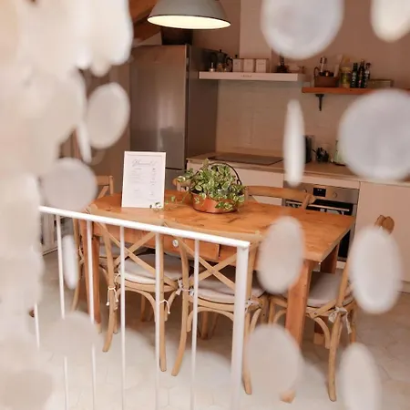 Lakeview Jonny House On The Roofs *