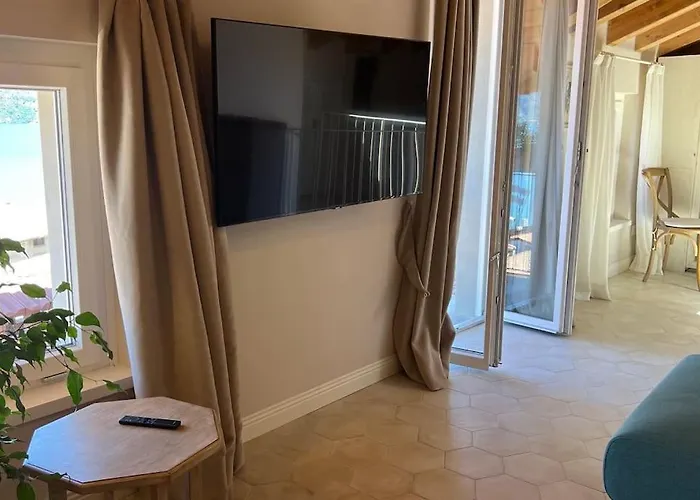 Lakeview Jonny House On The Roofs דירה לצנו