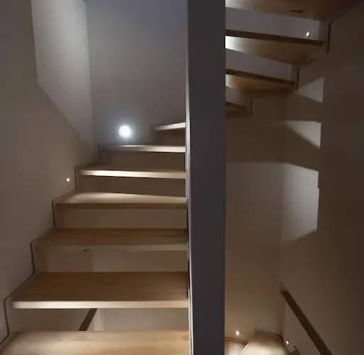 Lakeview Jonny House On The Roofs *