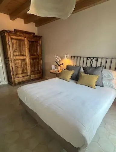 Lakeview Jonny House On The Roofs *