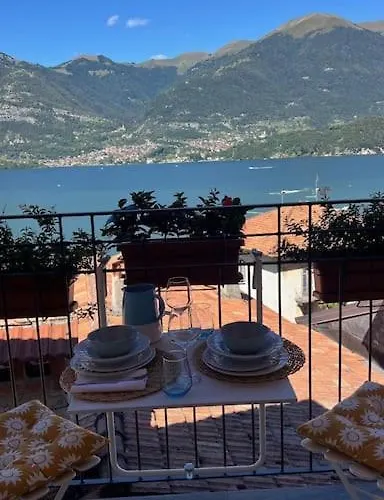 Lakeview Jonny House On The Roofs *