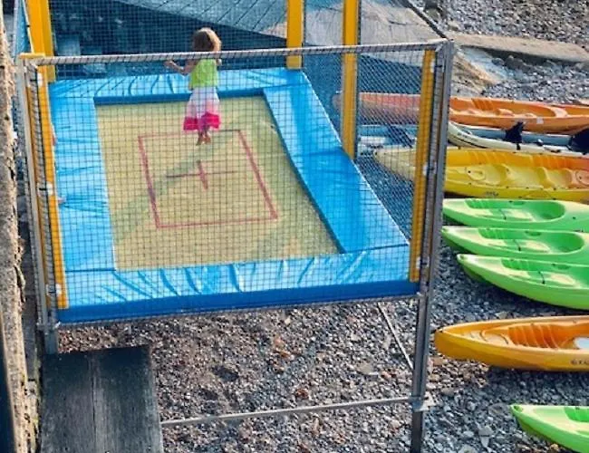 Lakeview Jonny House On The Roofs