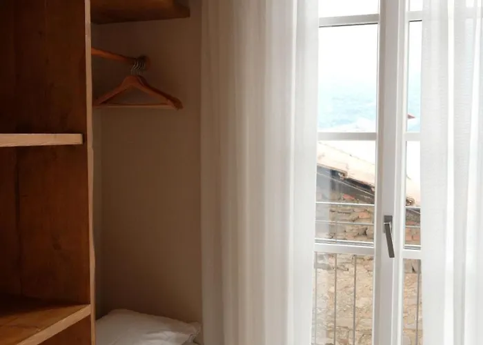 Lakeview Jonny House On The Roofs * לצנו