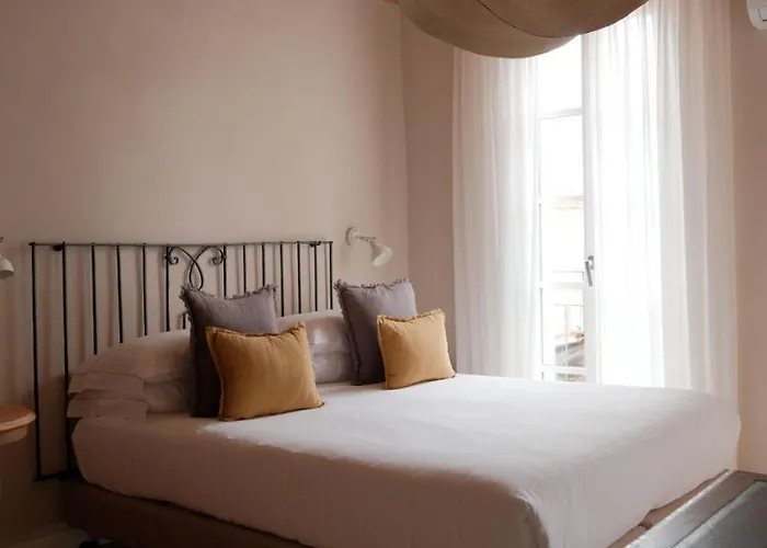 Lakeview Jonny House On The Roofs