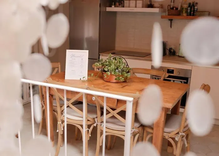 Lakeview Jonny House On The Roofs *