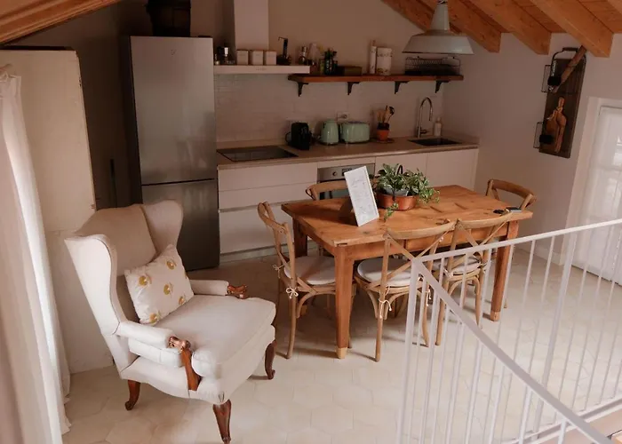 Lakeview Jonny House On The Roofs *